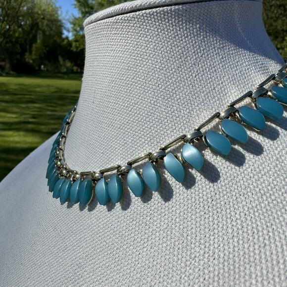 Vintage 50s Claudette Aqua Blue Thermoset Necklace Signed - Picture 4 of 8